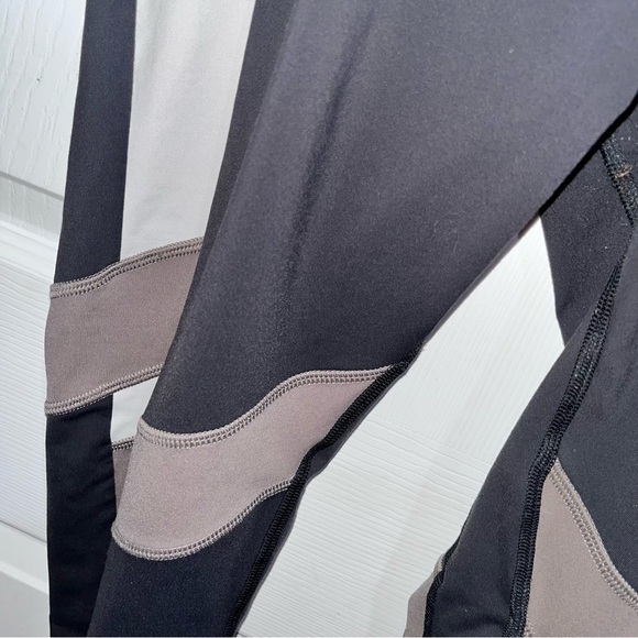 Black and Gray Leggings - Picture 3 of 6